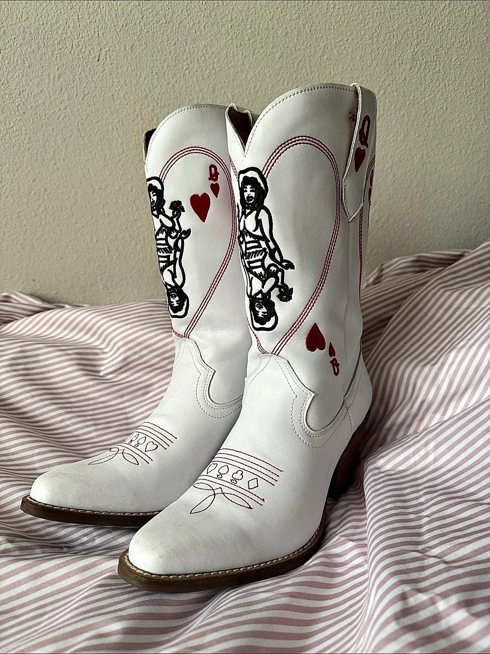 Dingo Queen A Hearts Western Boot White Embroidered Heeled Boots